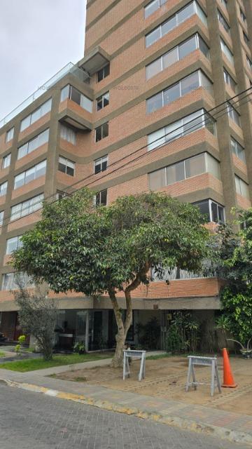 Vendo Linda Oficina Flat en Calle Cura Bejar N 1, piso 1, San Isidro.