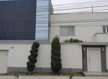 Se Vende Oficina 3 Pisos Semi Implementada en San Isidro con Licencia Cv
