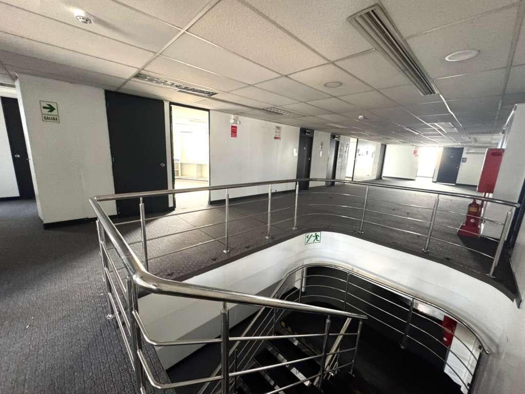 Oficina de 4 Niveles en P. de La República | 1463 m² | Amplia y en Buena Ubicación