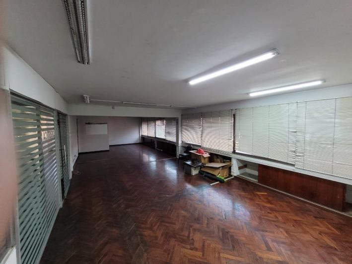Se Alquila Amplio Local Comercial en Av. Parra
