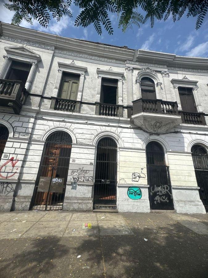 Local Comercial 450 m² – Plaza Bolognesi Breña