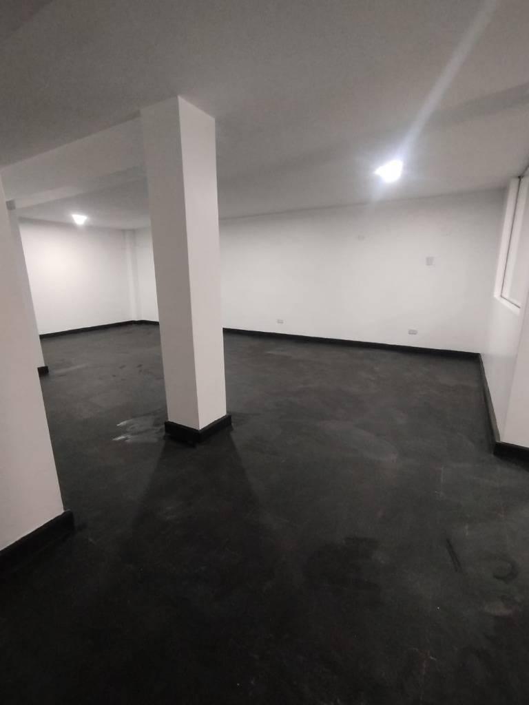Amplio Local Comercial en Avenida Corregidor en La Molina