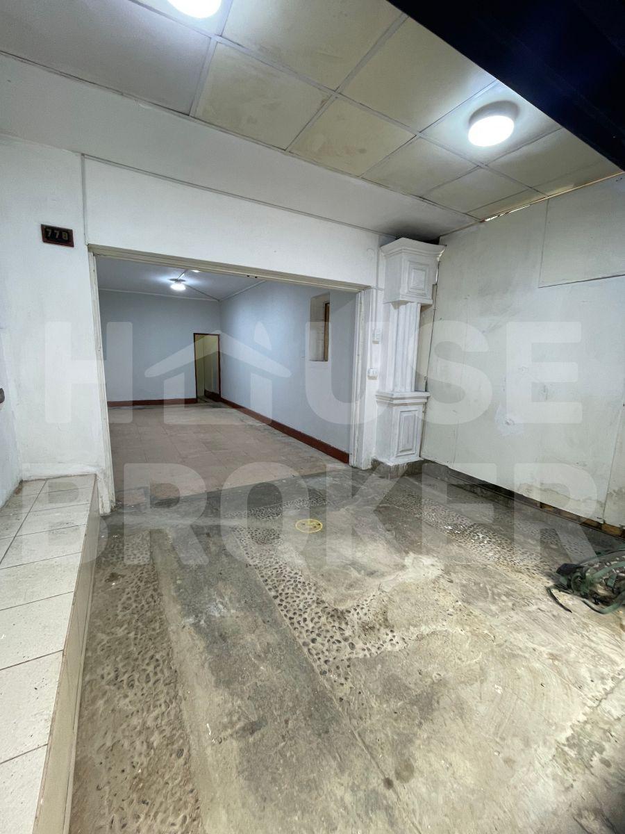 Local Comercial Puerta a Calle en Av. Las Américas