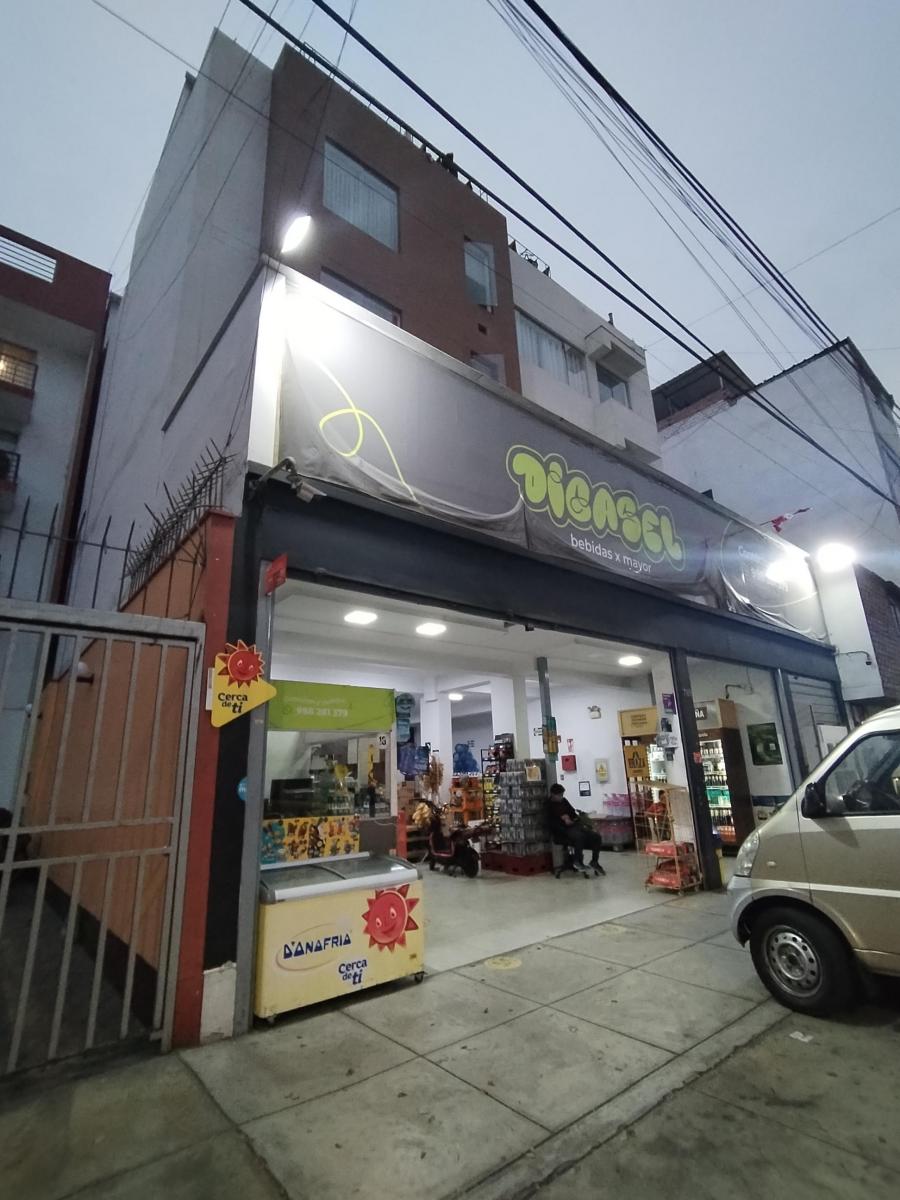 Local Comercial en Plena Zona Comercial - Primer y Segundo Piso!