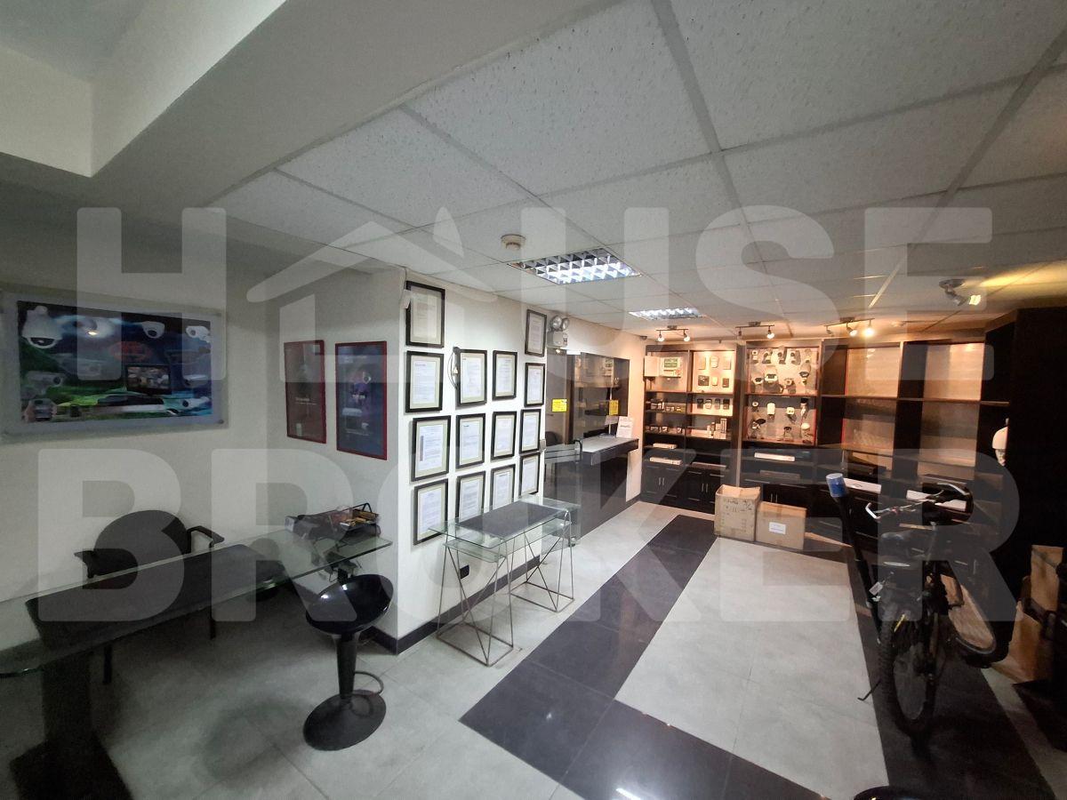 Local Comercial de 4 Pisos