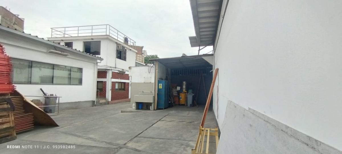 Amplio Local Comercial de 2, 168 m² Almacen. Oficinas. P. Libre 9.9.3.9.8.2.4.8.5