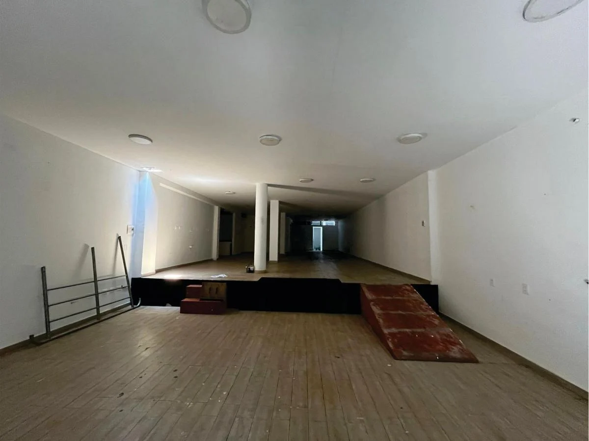 Gran Local Comercial Puerta a La Calle 224 m² en Plena Av Rosa Toro