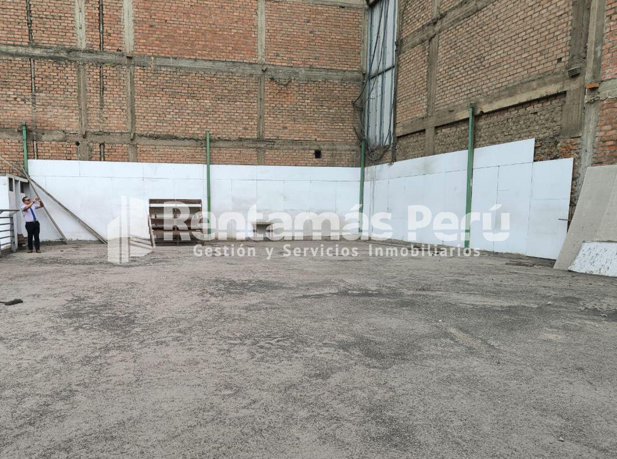 Alquilo Local Comercial de 1, 100 m² Av. Canto Grande - S. J. l