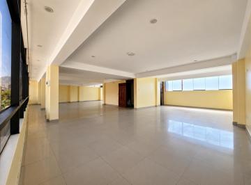 ¡Amplio Local Comercial en Alquiler! Perfecto Para Oficinas Administrativas o Consultorios