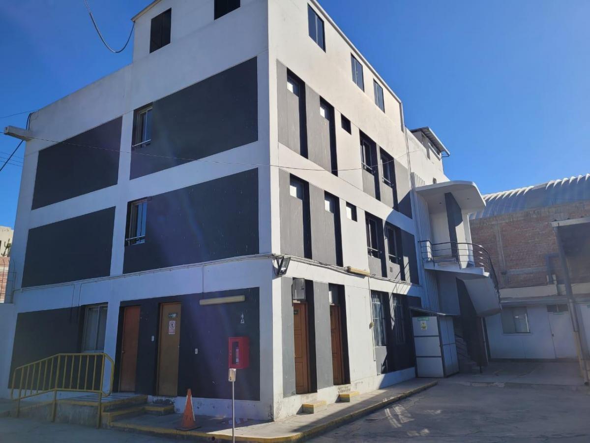 Vendo Local Comercial de 1, 639 m² en Av. Parra