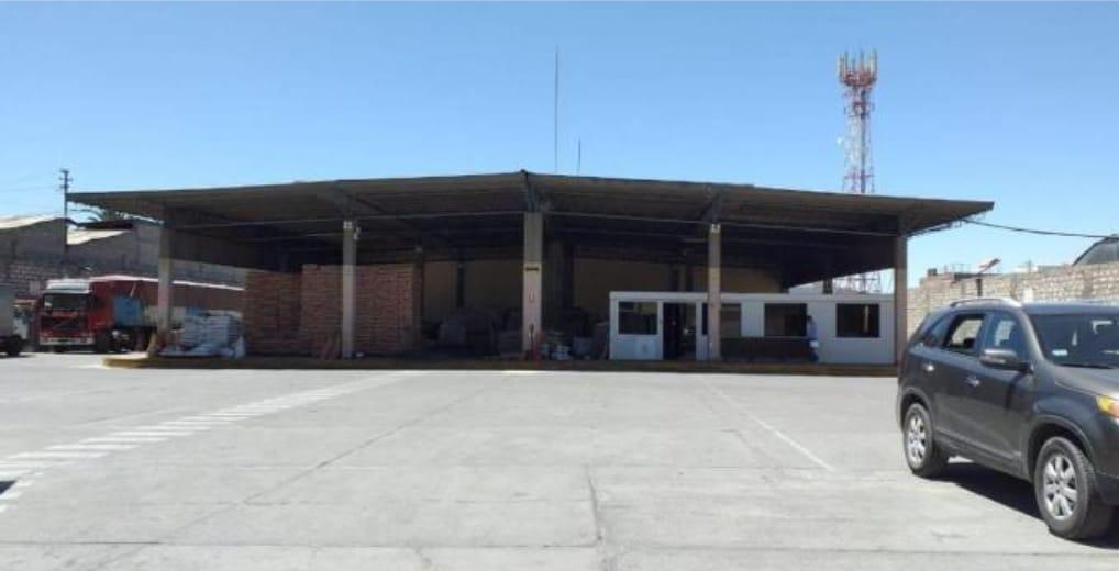 Se Vende Amplio Local Comercial en La Av. Parra
