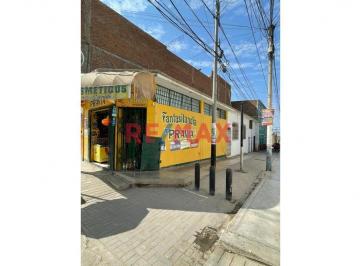 Local Comercial en Esquina, a 4 Cuadras de La Plaza de Armas