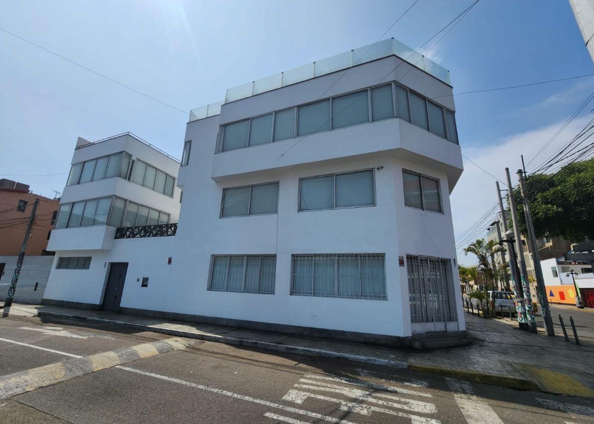 Edificio de 4 Pisos + Local Comercial Independiente