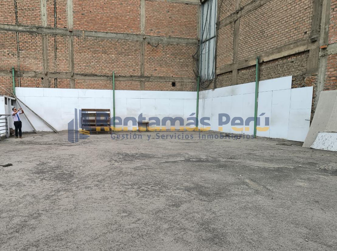 Venta de Local Comercial de 1, 100 m² - Av. Canto Grande - San Juan de Lurigancho