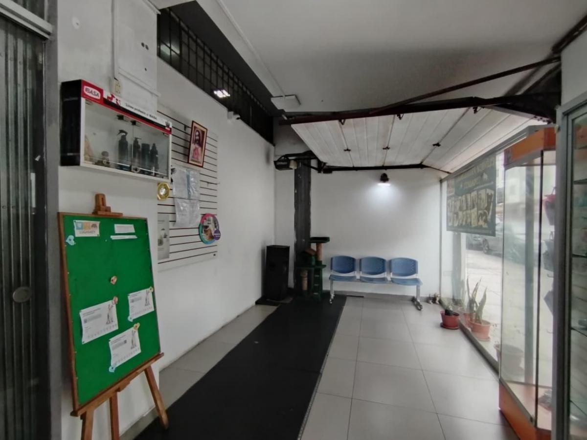 Venta de Local Comercial Puerta a Calle de 62 m² en San Miguel