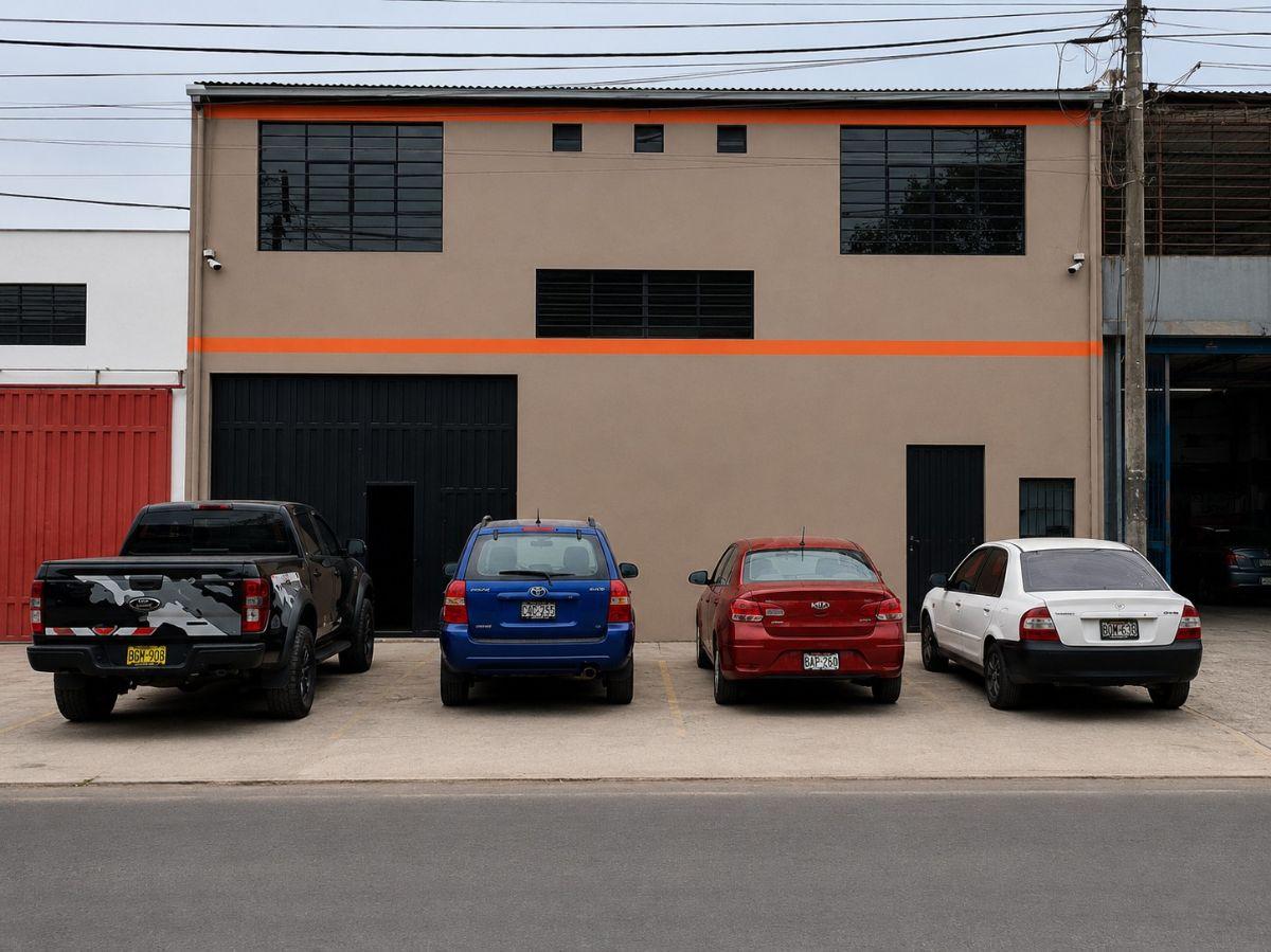 ¡Alquilo Local Industrial de At 300 m² y Ac 500 m² en Urb. Vulcano Ate!