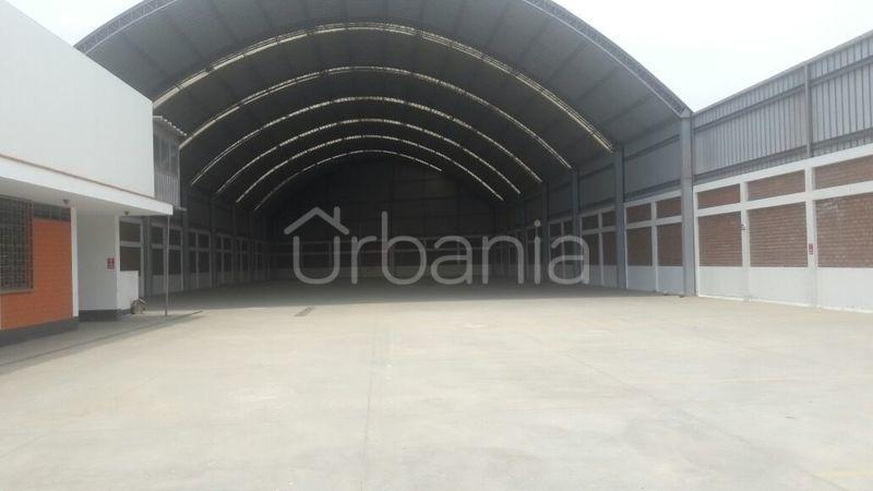 Vendo o Alquilo Local Industrial en Av Nestor Gambetta 56, Callao