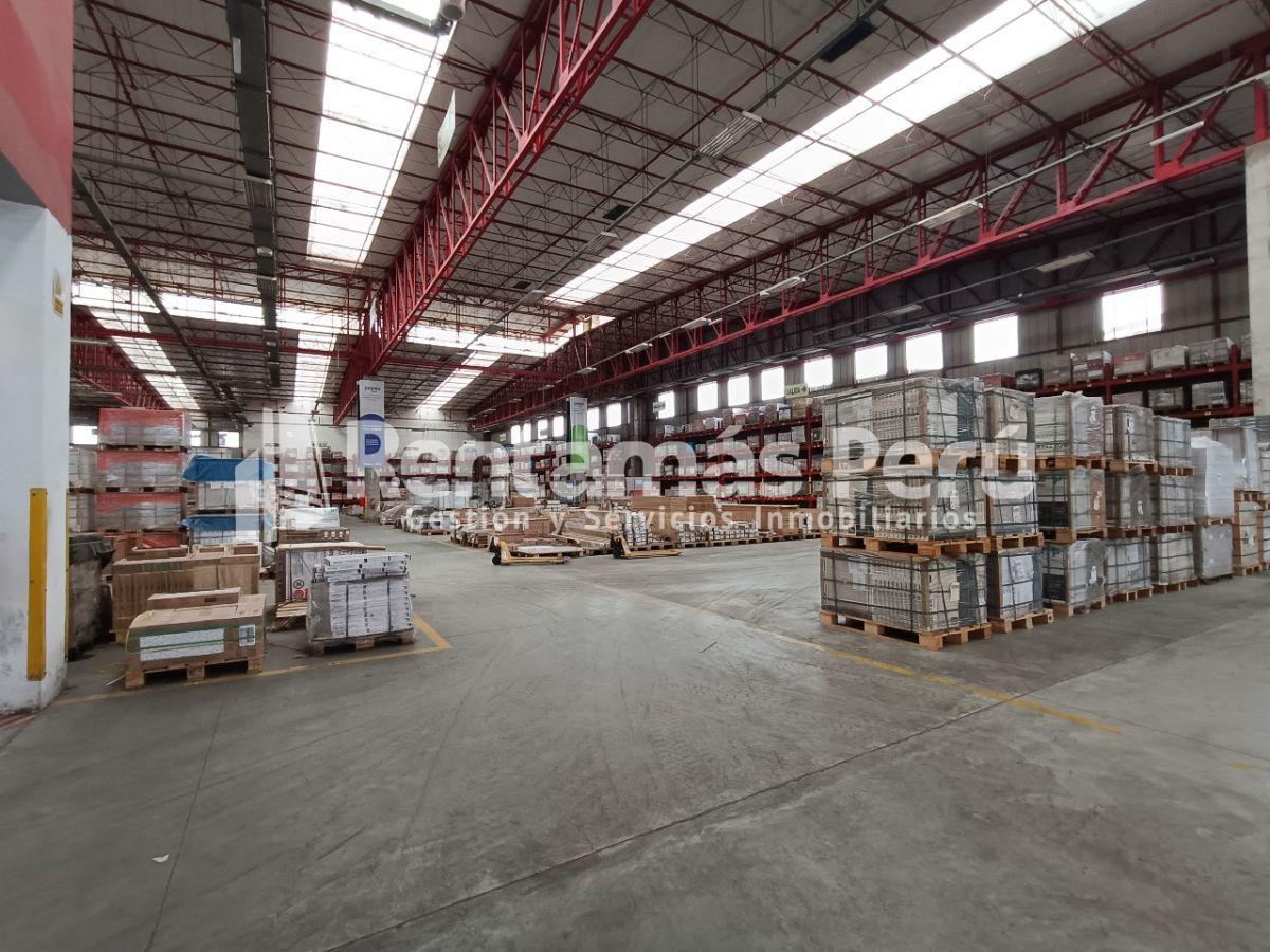 Alquiler de Local Industrial de 8, 400 m² Zonificacion I - 2 - Villa El Salvador