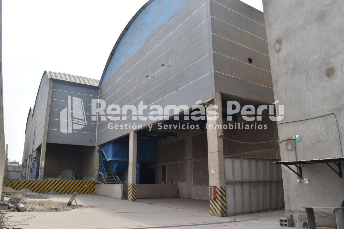 Moderno Local Industrial en Venta de 5, 040 m² con 3 Naves - Av. 22 de Julio - Ate